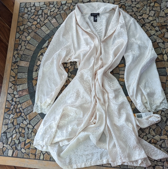 Night dress - Picture 1 of 5